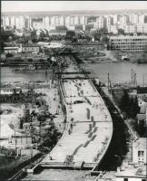 cca 1978 Szegeden épül az új közúti Tisza híd, vintage fotó, 21x17,5 cm