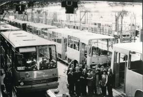cca 1976 Budapest, IKARUS járműgyár, vintage fotó, 16x23,5 cm