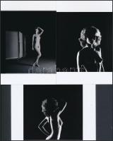 cca 1981 Színpadi világításban, 7 db finoman erotikus fénykép, korabeli negatívokról készült mai nag...