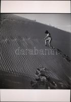 cca 1974 A homok asszonya, 2 db finoman erotikus fénykép, korabeli negatívokról készült mai nagyítás...