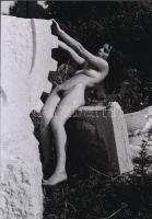 cca 1974 Az élet nagy fogaskerekébe kapaszkodva, finoman erotikus fénykép, korabeli negatívról készült mai nagyítás, 25x18 cm / erotic photo, 25x18 cm