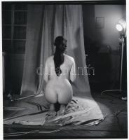 cca 1973 Természetes szépség, 3 db finoman erotikus fénykép, korabeli negatívokról készült mai nagyítások, 25x18 cm / 3 erotic photos, 25x18 cm