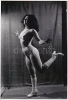 cca 1970 Necces képsorozat, 5 db finoman erotikus fénykép, korabeli negatívokról készült mai nagyítások, 25x18 cm / 5 erotic photos, 25x18 cm