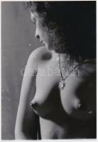 cca 1970 Necces képsorozat, 5 db finoman erotikus fénykép, korabeli negatívokról készült mai nagyítá...