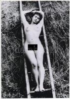 cca 1975 Tanyasi történet, 3 db finoman erotikus fénykép, korabeli negatívokról készült mai nagyítások, 24x16 cm / 3 erotic photos, 24x16 cm