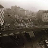 cca 1969 Budapest, Baross téri felüljáró felvételei, 12 db negatív, 6x6 cm
