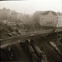 cca 1969 Budapest, Baross téri felüljáró felvételei, 12 db negatív, 6x6 cm
