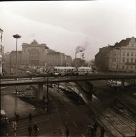 cca 1969 Budapest, Baross téri felüljáró felvételei, 12 db negatív, 6x6 cm