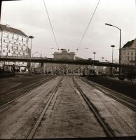 cca 1969 Budapest, Baross téri felüljáró felvételei, 12 db negatív, 6x6 cm