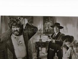 ,,Diploma előtt" című film állóképei, 26 db negatív, ezekről készültek a mozik előcsarnokában kiállított, új filmek reklámozására szolgáló fényképek, 4x7 cm