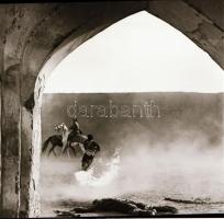 ,,Az ember kincse - találkozás a régi mecsetnél" című film állóképei, 21 db negatív, ezekről ké...