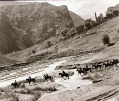 ,,Az ember kincse - találkozás a régi mecsetnél" című film állóképei, 21 db negatív, ezekről ké...