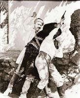 ,,Az ember kincse - találkozás a régi mecsetnél" című film állóképei, 21 db negatív, ezekről ké...