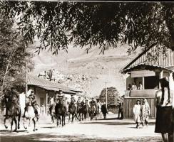 ,,Az ember kincse - találkozás a régi mecsetnél" című film állóképei, 21 db negatív, ezekről ké...