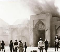 ,,Az ember kincse - találkozás a régi mecsetnél" című film állóképei, 21 db negatív, ezekről ké...