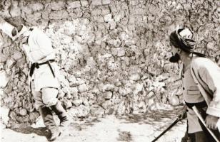 ,,Az ember kincse - találkozás a régi mecsetnél" című film állóképei, 21 db negatív, ezekről ké...