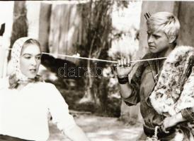 ,,Az ember kincse - találkozás a régi mecsetnél" című film állóképei, 21 db negatív, ezekről ké...