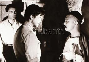 ,,Az ember kincse - találkozás a régi mecsetnél" című film állóképei, 21 db negatív, ezekről ké...