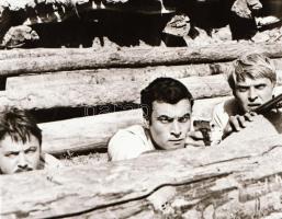 ,,Az ember kincse - találkozás a régi mecsetnél" című film állóképei, 21 db negatív, ezekről ké...