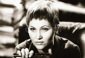 ,,Hogyan felejtsük el életünk legnagyobb szerelmét?" című magyar film állóképei, 25 db negatív,...