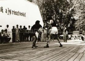 ,,Pofonok völgye, avagy Papp Lacit nem lehet legyőzni" című magyar film állóképei, 25 db negatív, ezekről készültek a mozik előcsarnokában kiállított, új filmek reklámozására szolgáló fényképek, 4x7 cm