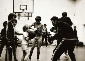 ,,Pofonok völgye, avagy Papp Lacit nem lehet legyőzni" című magyar film állóképei, 25 db negatí...