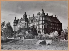 Güstrowi kastély, nagyméretű fotó kartonra kasírozva, jelzett, 29x39 cm