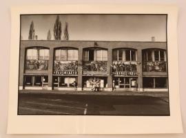 cca 1970 Feltóti Sándor: Sztálinvárosi szocreál, pecséttel jelzett vintage fotóművészeti alkotás, 29x38 cm