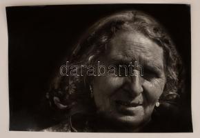 cca 1981 Gál Lajos: A vajda felesége, feliratozott vintage fotóművészeti alkotás, 30x40 cm