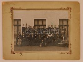 cca 1920 Gráf Rudolf egri fényképész felvétele egy zenekarról, pecséttel jelzett, 17x23 cm, karton (sérült) 25x33 cm