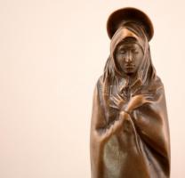Melocco Miklós (1935-): Kisboldogasszony. Bronz, jelzett, gránit talapzaton, utánöntés, m:25 cm