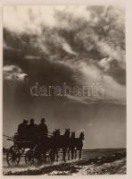 cca 1983 Menesdorfer Lajos: Hortobágy, pecséttel jelzett vintage fotóművészeti alkotás, 40x30 cm