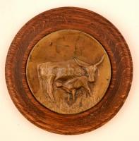 Szürke marha, bronzplakett fa keretben, jelzés nélkül, d:8,5cm