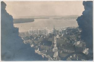 1915 Zimony látképe a Szerbia elleni hadjárat idején, eredeti fotó a Millenniumi emlékmű tornyából; a hátoldalán feliratozva / view of Zemun from the Millennial Tower during the Serbian campaign of WWI, original photo, 9×14 cm