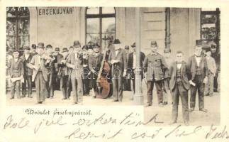 1902 Érsekújvár, Nové Zámky; vasútállomás, cigány vonós zenekar, kiadja Klökner Péter / railway station with gypsy music band (Rb)