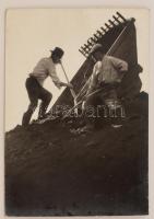 cca 1965 Gisser Gyula (1901-1986): Kompozíció, feliratozott vintage fotóművészeti alkotás, kasírozva, 39x29 cm