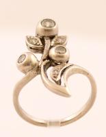 Ezüst(Ag) gyűrű, apró kövekkel díszítve, jelzett, méret: 56, nettó: 4,6 g