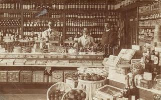 1915 Budapest, vegyeskereskedés belseje, eladókkal, photo (EK)