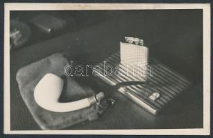 cca 1930-1940 Csendélet dohányzóknak, jelzetlen  fotólap, 9x14 cm