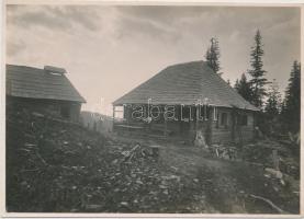 cca 1910-1920 Negoj menedékház, Fogarasi-havasok, hátoldalon feliratozva, 11x15 cm / Cabana Negoiu, Făgăras Mountains, with description on the verso, 11x15 cm