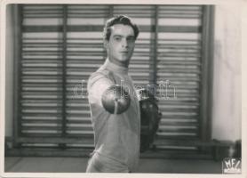 cca 1935-1940 Vívó, jelenet egy filmből, MFI fotó, 8,5x12 cm
