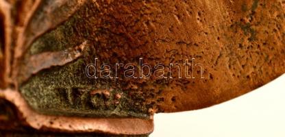 Várhelyi György (1942- ): Erzsébet és Henry Spéter Alapítvány 1987, bronz, jelzett, m: 11 cm