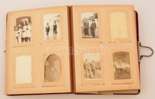 cca 1890-1918 Nemes és főúri családok fényképeit (66 db) tartalmazó fotóalbum fémveretes vászonkötés...