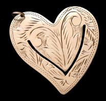 Ezüst(Ag) cizellált díszítésű szív alakú könyvjelző, jelzett, 4,3x4,4, nettó: 5,1 g