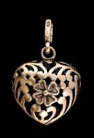 Ezüst(Ag) virágmintás szív alakú függő, jelzett, 3x2,5 cm, nettó: 7,4 g