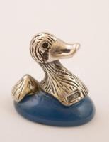 Ezüst(Ag) kacsás csikkelnyomó opállal, jelzett, 2x2x1,2 cm, br: 5,2 g