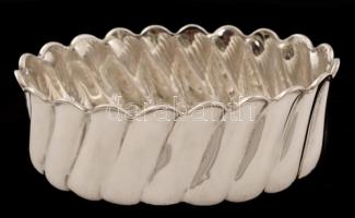 Ezüst(Ag) hullámos falú bonbon kínáló, jelzett, 10,8x15,5x6 cm, nettó. 202,9 g