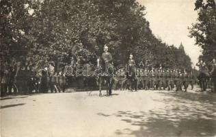 1930 Szeged, Díszfelvonulás Horthy Miklós előtt Shvoy Kálmán tábornok vezetésével, Horthy dombormű felavatásakor, photo