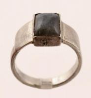 Ezüst(Ag) gyűrű opálos kővel, jelzett, méret: 54, bruttó: 4,7 g