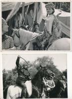 Jelentek a János vitéz című színdarabból, és egy filmforgatásról, több fotó pecséttel jelzett(Stylus Filmipari R.T.), 15 db fotó, 8x11 és 7x10 cm-es méretben